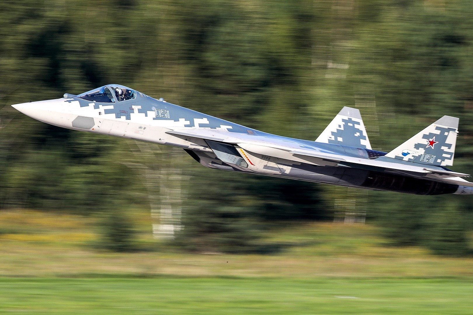 Nga ký hợp đồng xuất khẩu tiêm kích tàng hình Su-57 đầu tiên