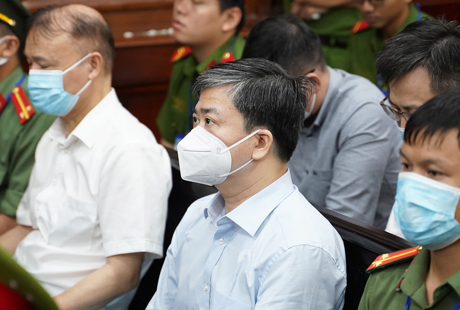 Cựu Bí thư Bến Tre Lê Đức Thọ và 14 bị cáo vụ Xuyên Việt Oil hầu tòa