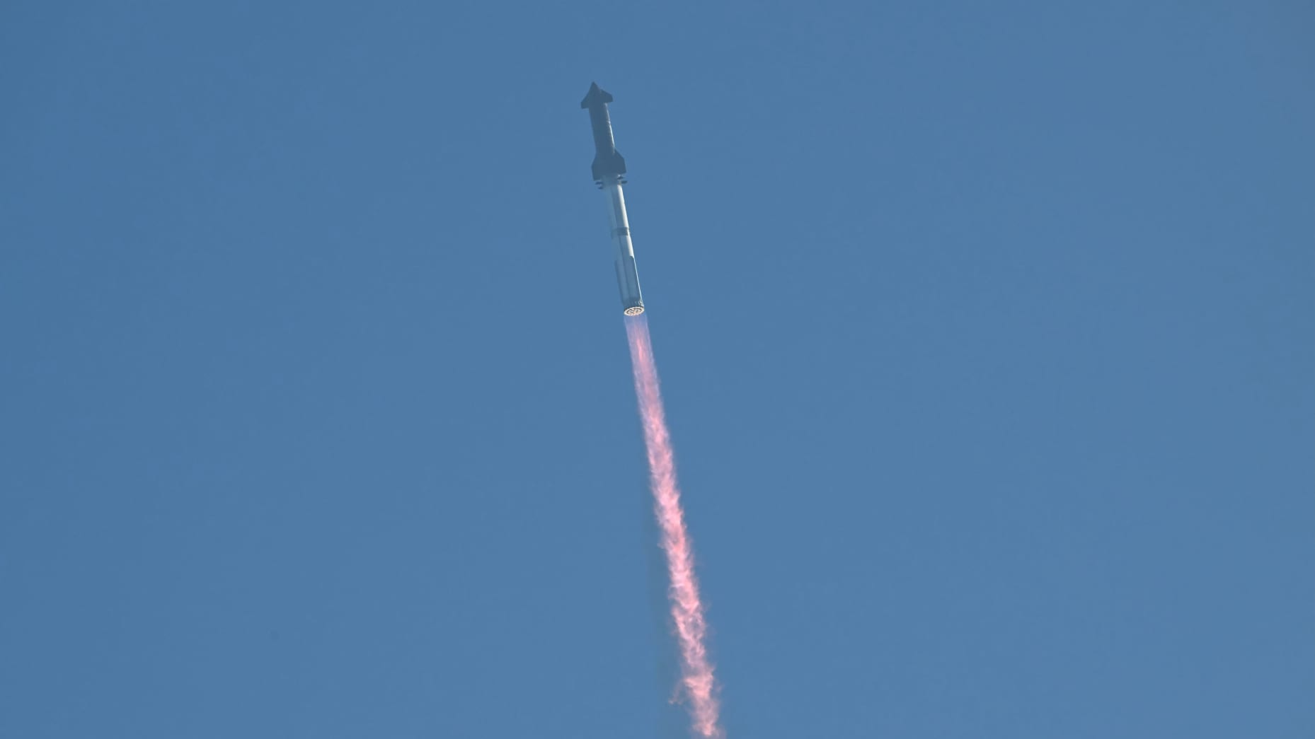 SpaceX không bắt lại tầng đẩy Starship để 'bảo vệ ông Trump'