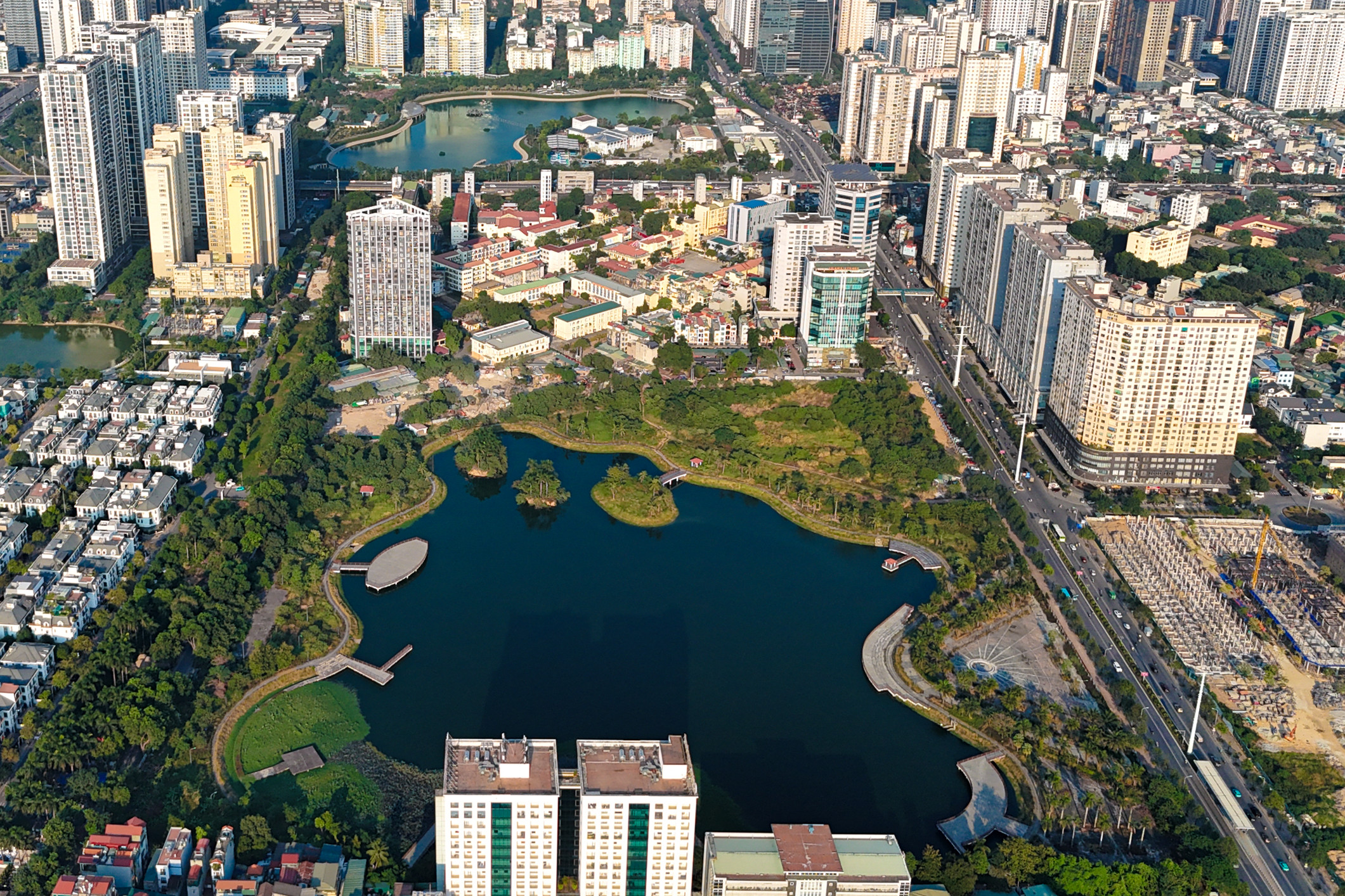 Cận cảnh công viên 'đắp chiếu' 8 năm vừa được Hà Nội yêu cầu phải xong trước Tết