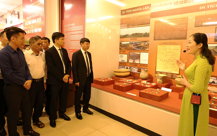 Khai mạc trưng bày văn hóa Đông Sơn và tinh hoa cổ vật Vĩnh Phúc