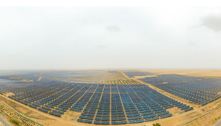 Trung Quốc xây 'Vạn lý trường thành điện mặt trời'