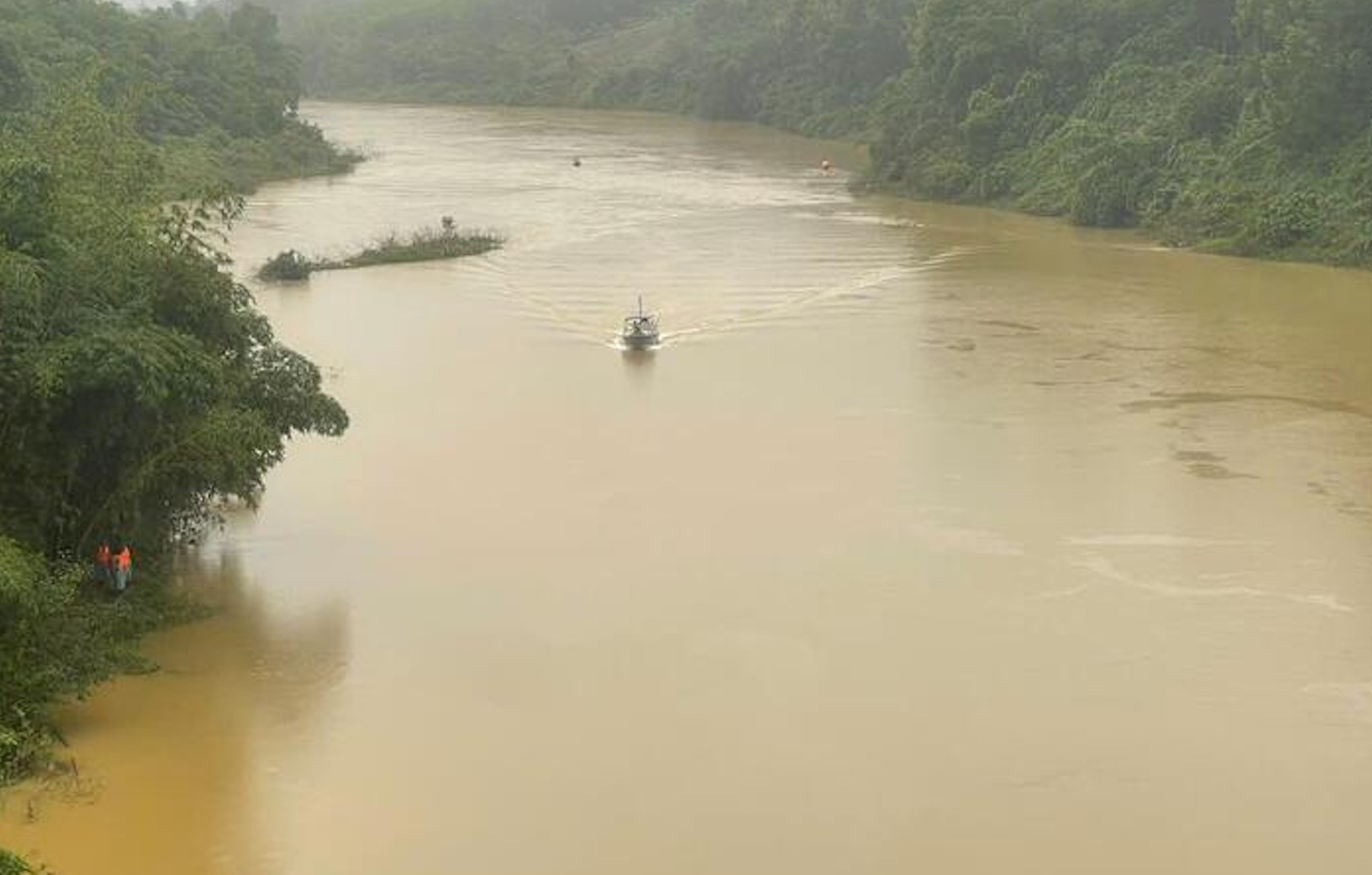 Tìm thấy thi thể các nạn nhân vụ xe rác lao từ cầu xuống sông Hương