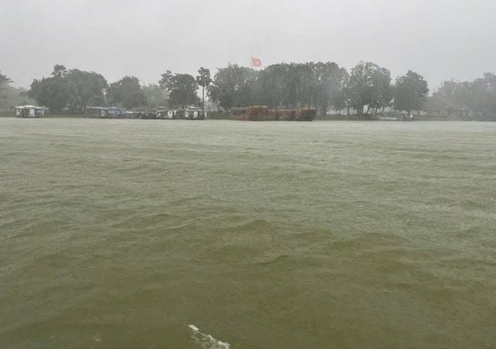 Thượng nguồn mưa lớn, lũ trên các sông ở Huế có thể lên trên báo động 2