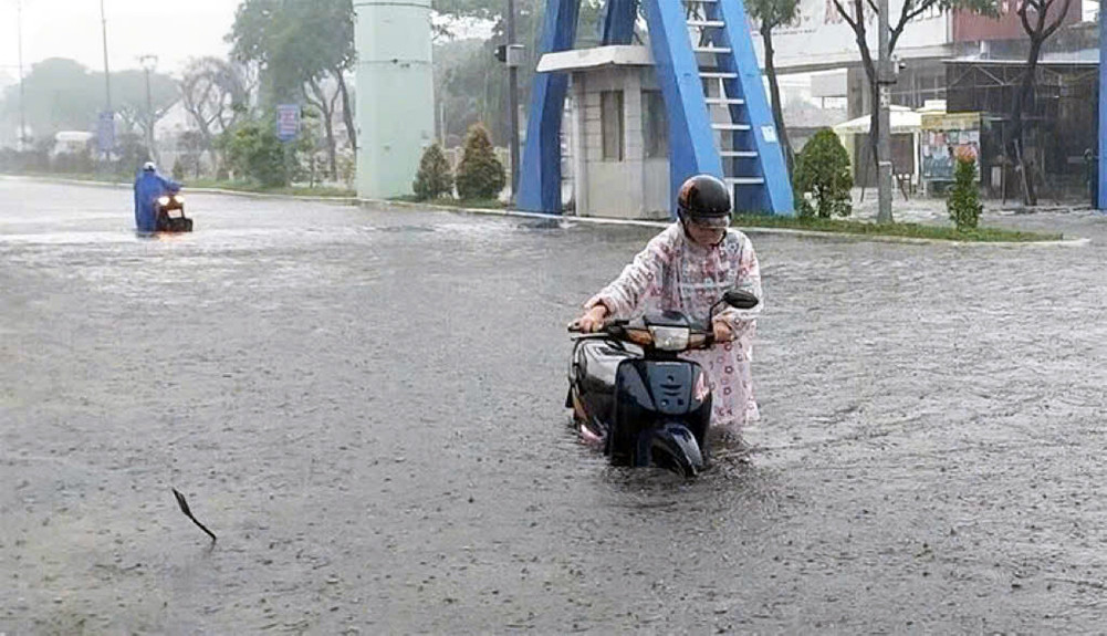 Tin mưa lớn trên 500mm ở miền Trung và dự báo thời tiết 10 ngày tới trên cả nước