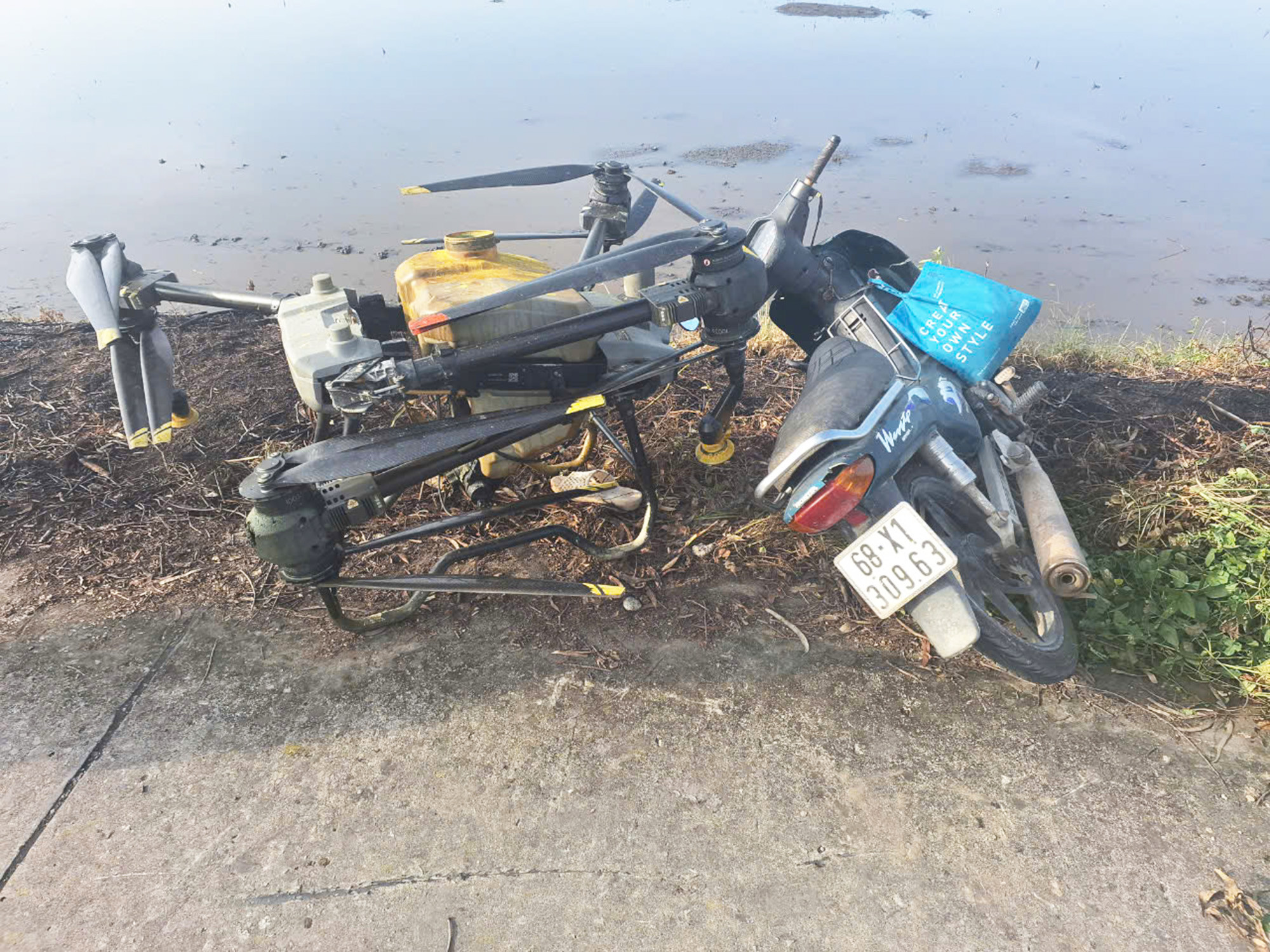 Điều khiển máy bay không người lái phun thuốc, gây tai nạn chết người