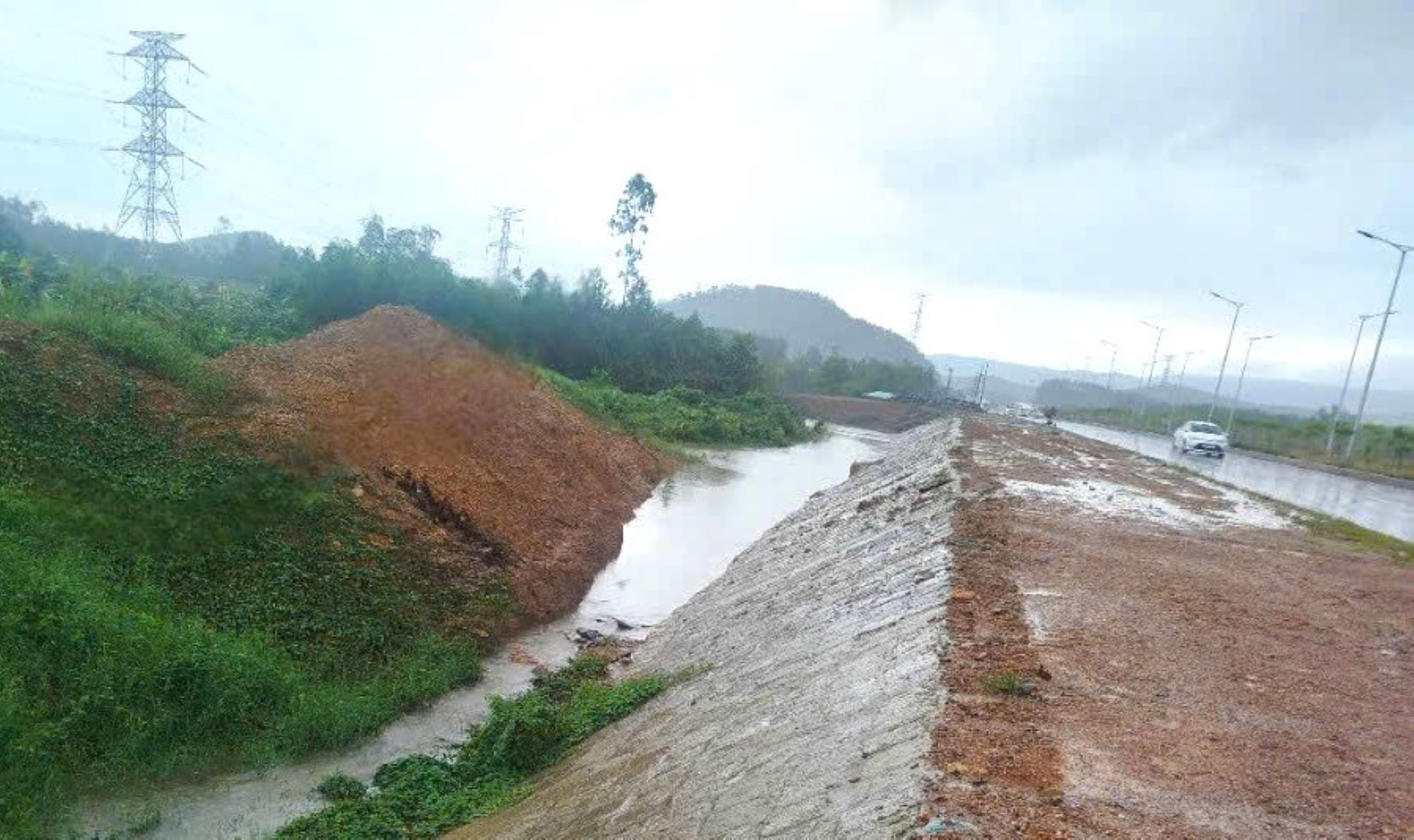 Dân kêu trời vì ngập lụt kéo dài do dự án 1.500 tỷ đồng, Đà Nẵng kiểm tra khẩn