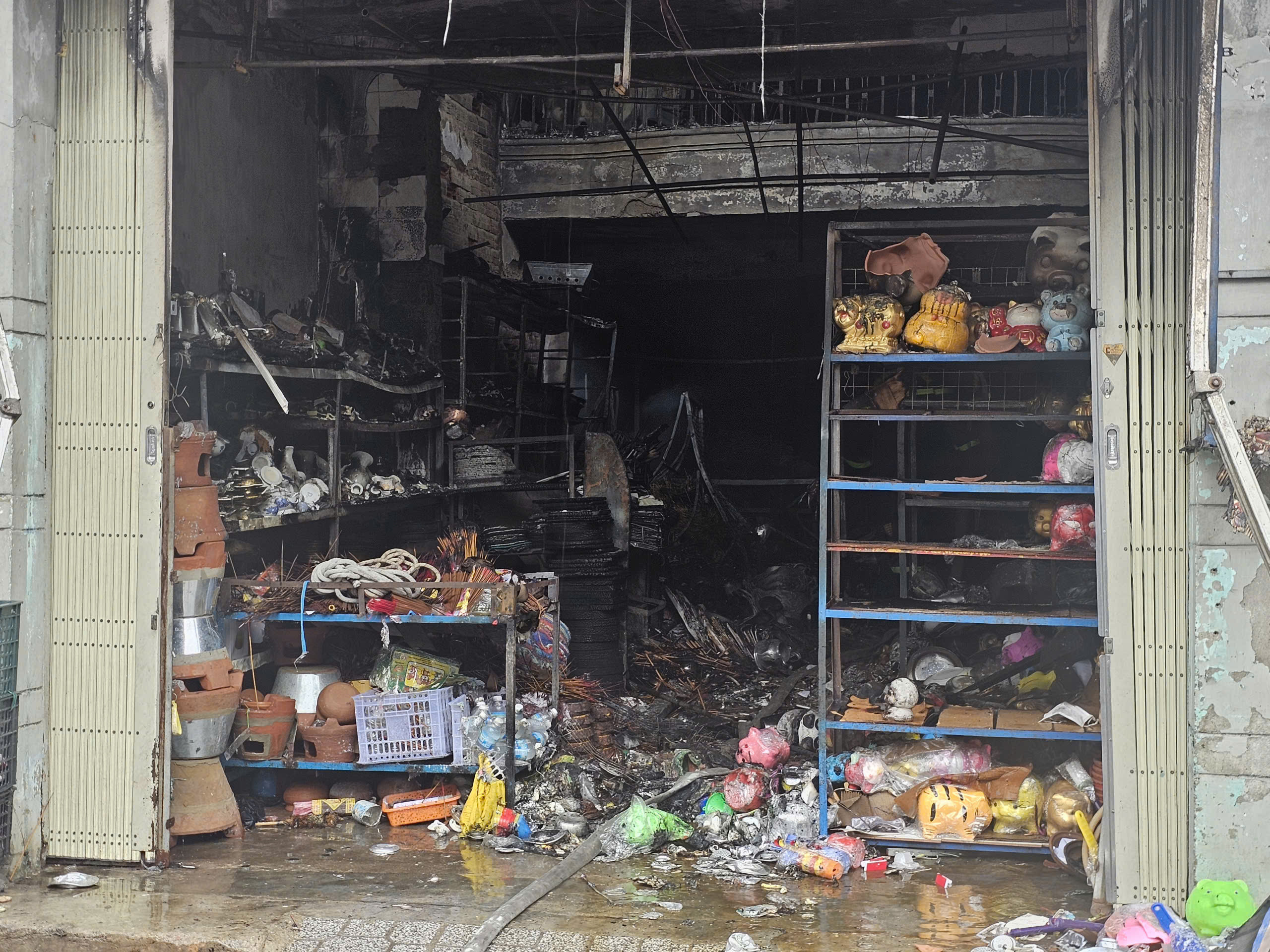 Cháy nhà 3 tầng ở Nha Trang, 4 người tử vong