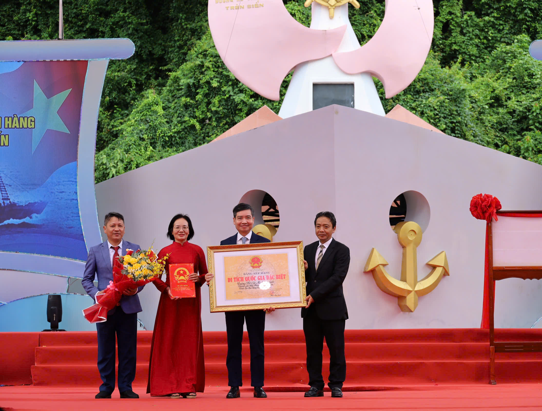 Phú Yên nhận Bằng xếp hạng Di tích quốc gia đặc biệt Đường Hồ Chí Minh trên biển