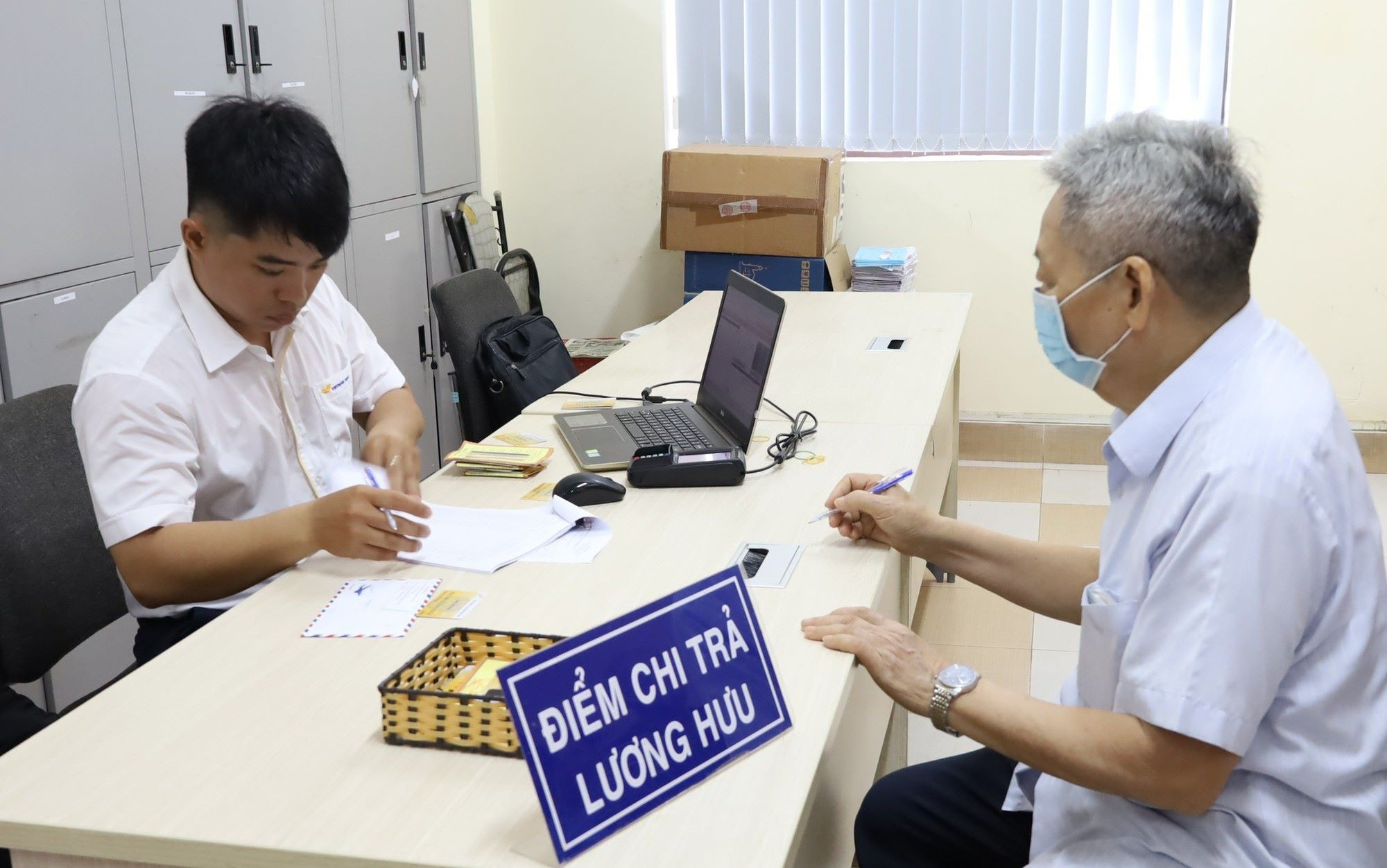 Đóng BHXH 25 năm được hưởng lương hưu theo Luật BHXH mới thế nào?