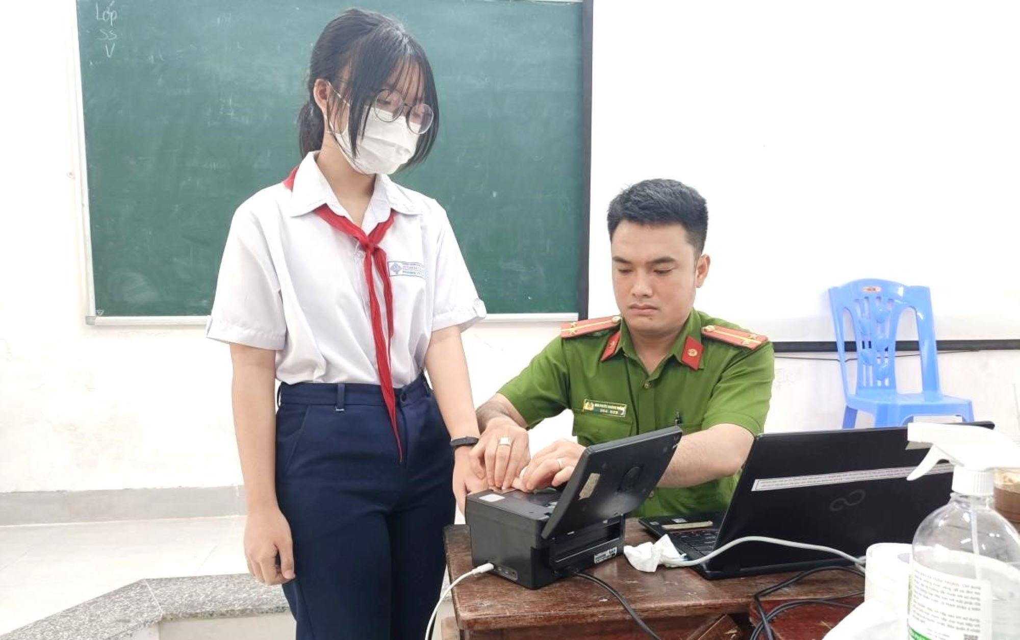 Làm căn cước cho con có tên nước ngoài được không?