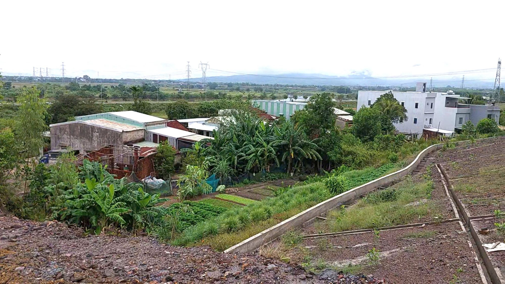 Theo luật mới nhất, diện tích đất bao nhiêu thì được tách thửa?