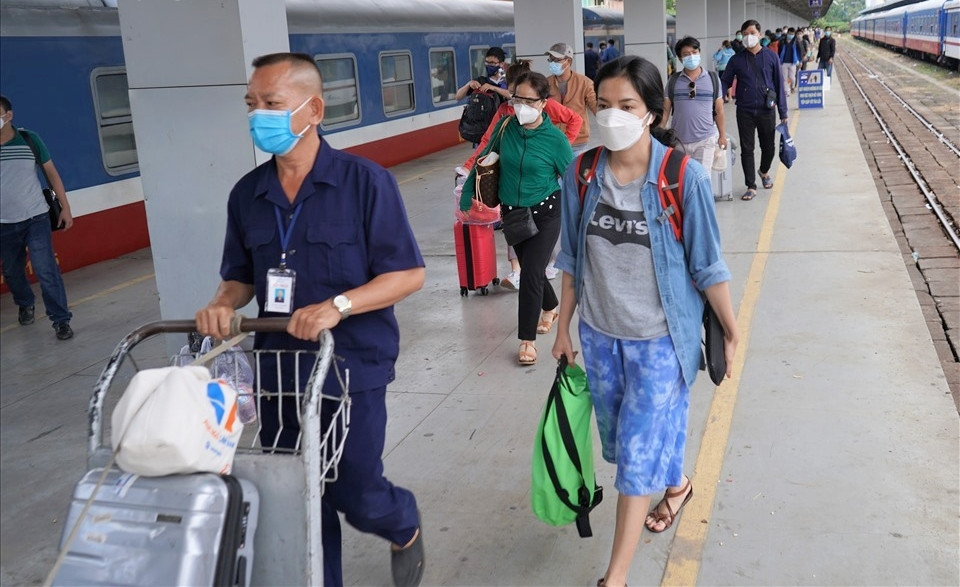 Lượng mua vé tàu Tết tăng mạnh