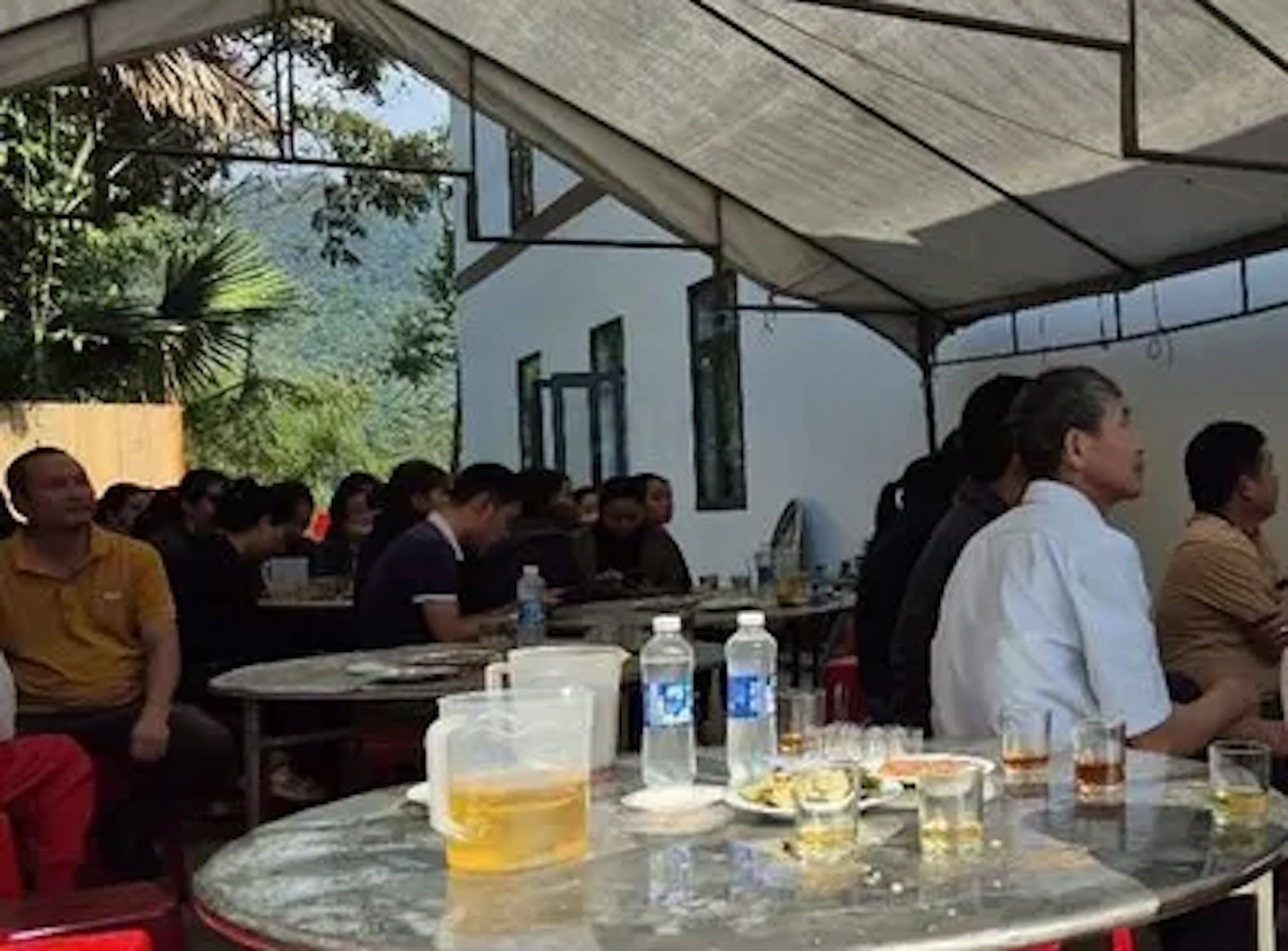 Va chạm với ô tô, hai bố con thầy giáo ở Quảng Bình chết thương tâm