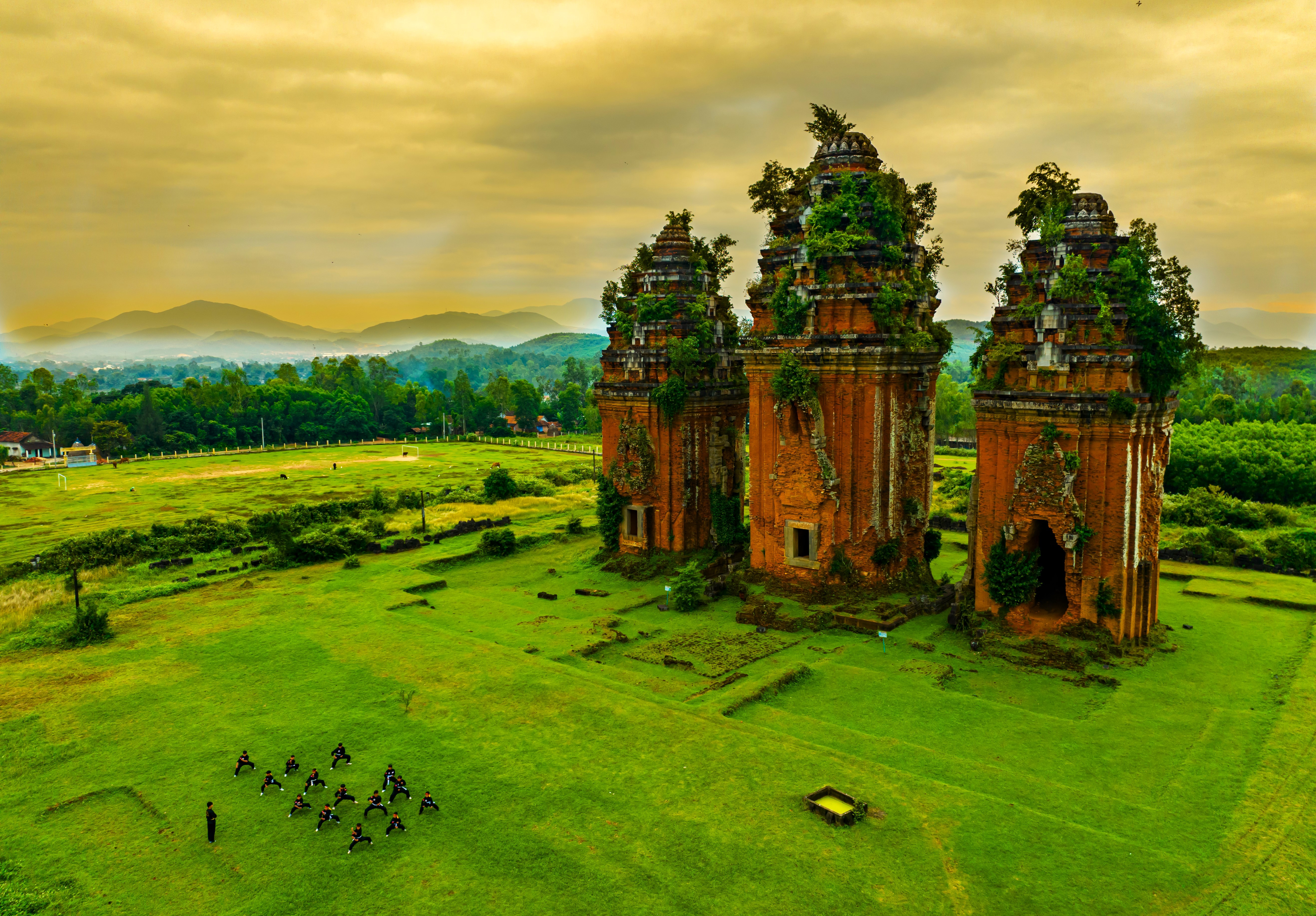 Khám phá cụm tháp Chăm bằng gạch cao nhất Đông Nam Á tại Bình Định