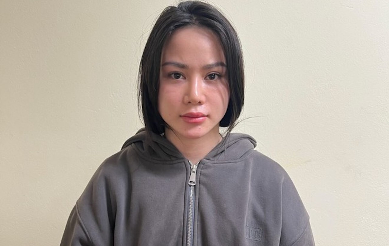 Cô gái trẻ đi ăn bún, tiện tay trộm điện thoại iPhone 14 ProMax