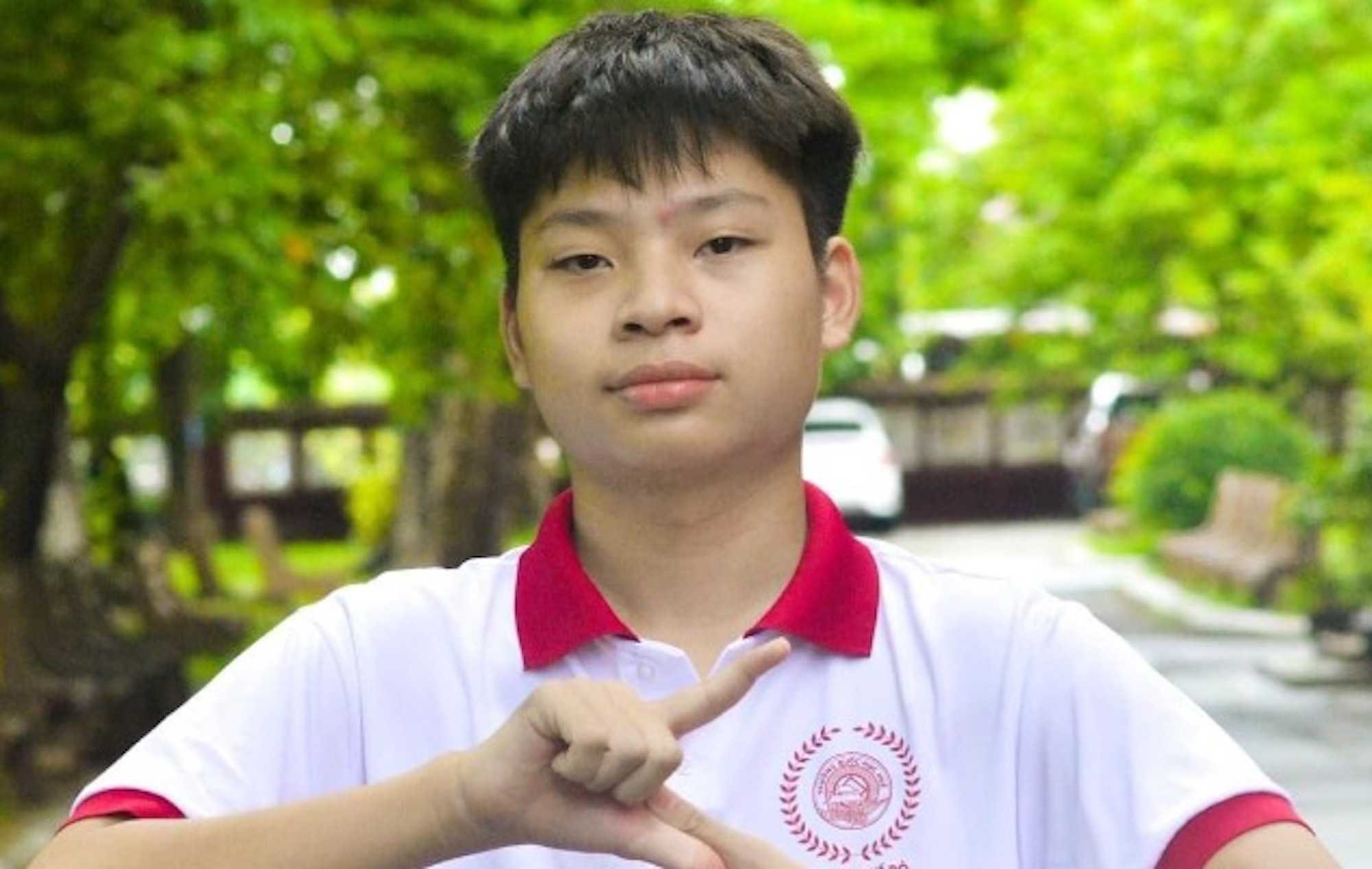 Cú ngược dòng ngoạn mục giúp nam sinh Huế giành vòng nguyệt quế