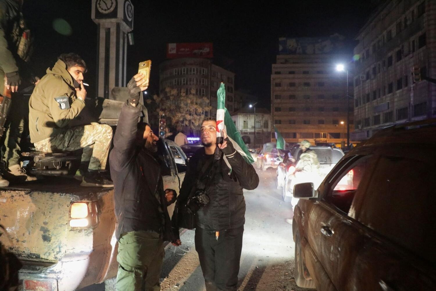 Diễn biến Syria chiều 8/12: Israel, UAE lên tiếng, đại sứ quán Iran bị tấn công