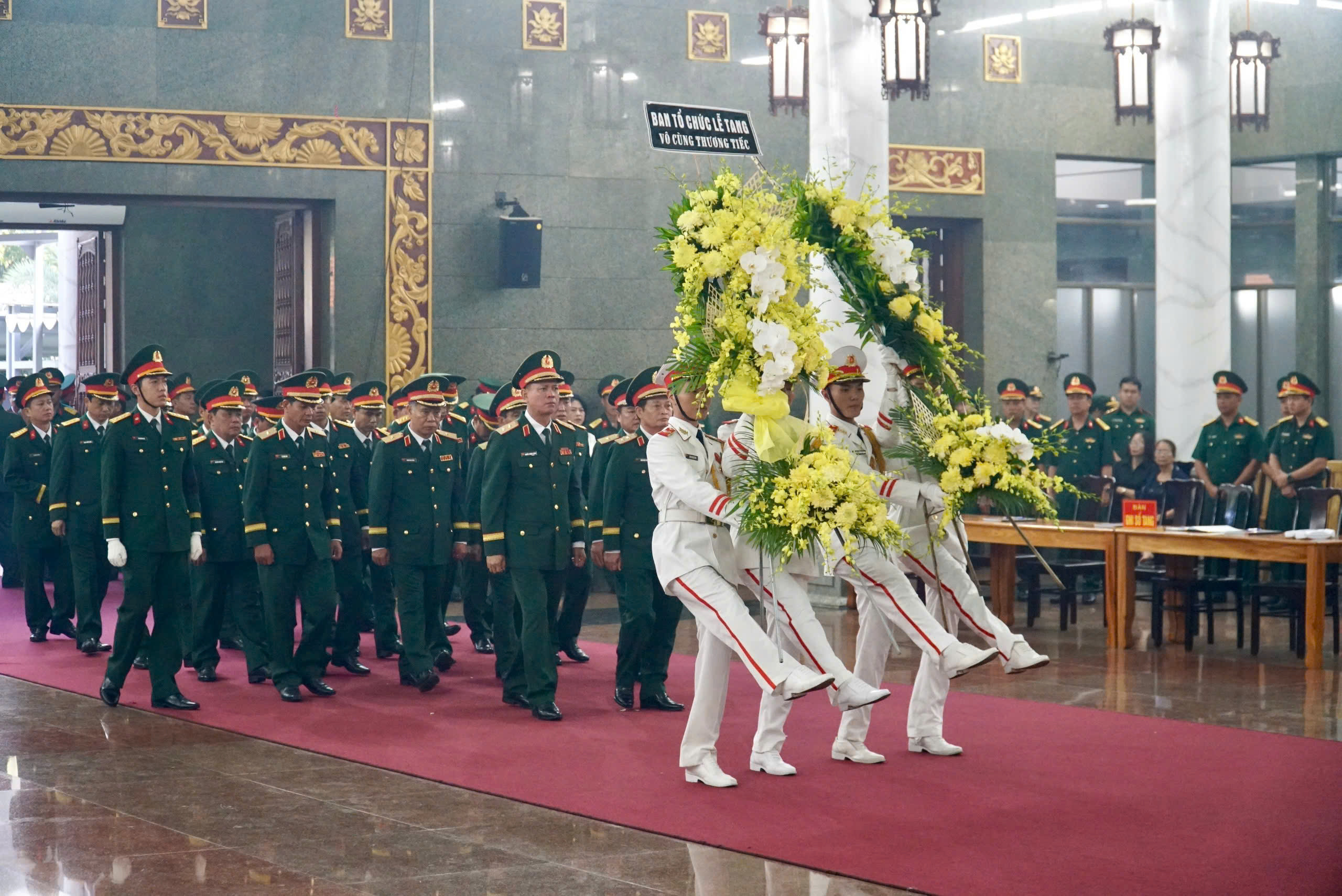 Lễ viếng, truy tặng Huân chương Bảo vệ Tổ quốc cho 12 liệt sĩ Quân khu 7