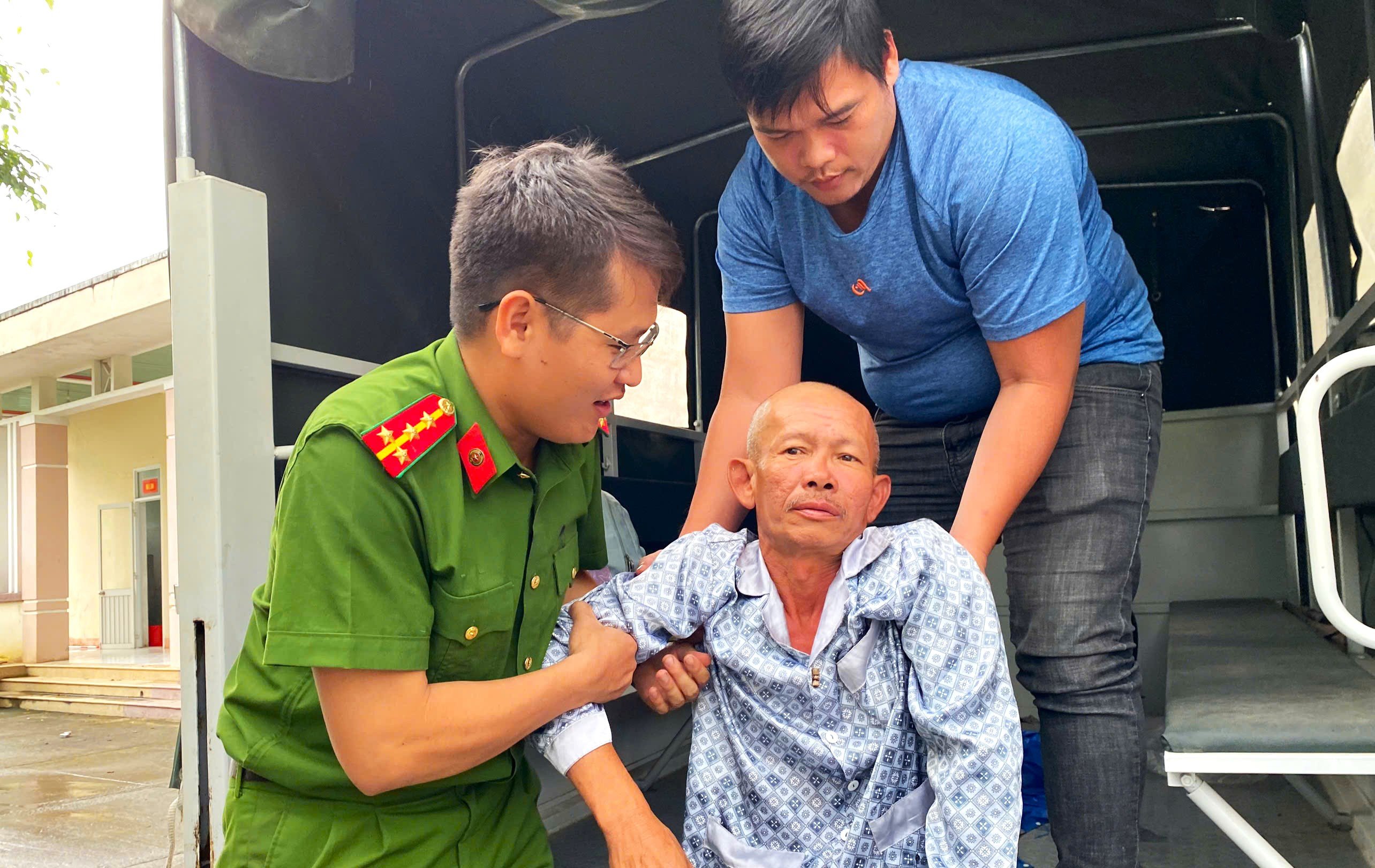 Người đàn ông tâm thần ở Phú Yên đi lạc hơn 150km