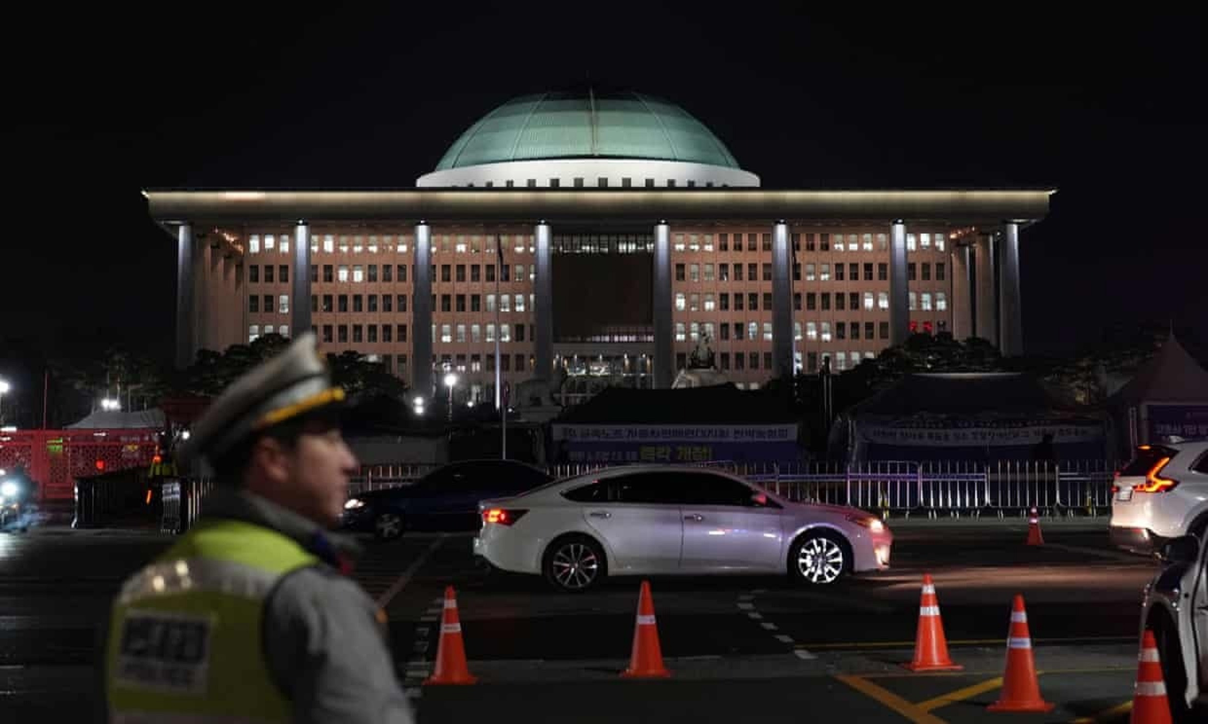 Cảnh sát Hàn Quốc khám xét văn phòng Tổng thống Yoon