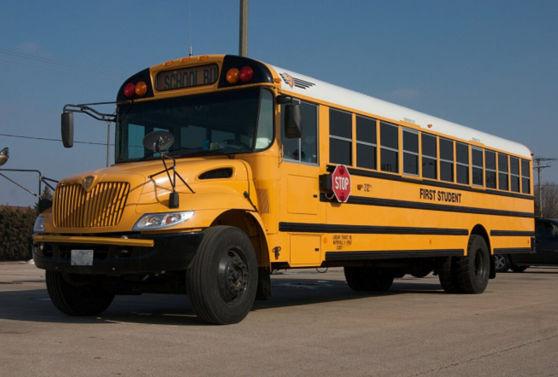 Từ 2025, xe đưa đón học sinh phải sơn màu vàng đậm