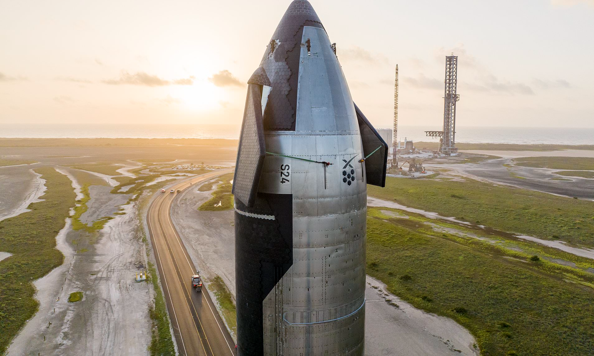 Xem Robot SpaceX 'chăm chỉ' đóng tàu Starship