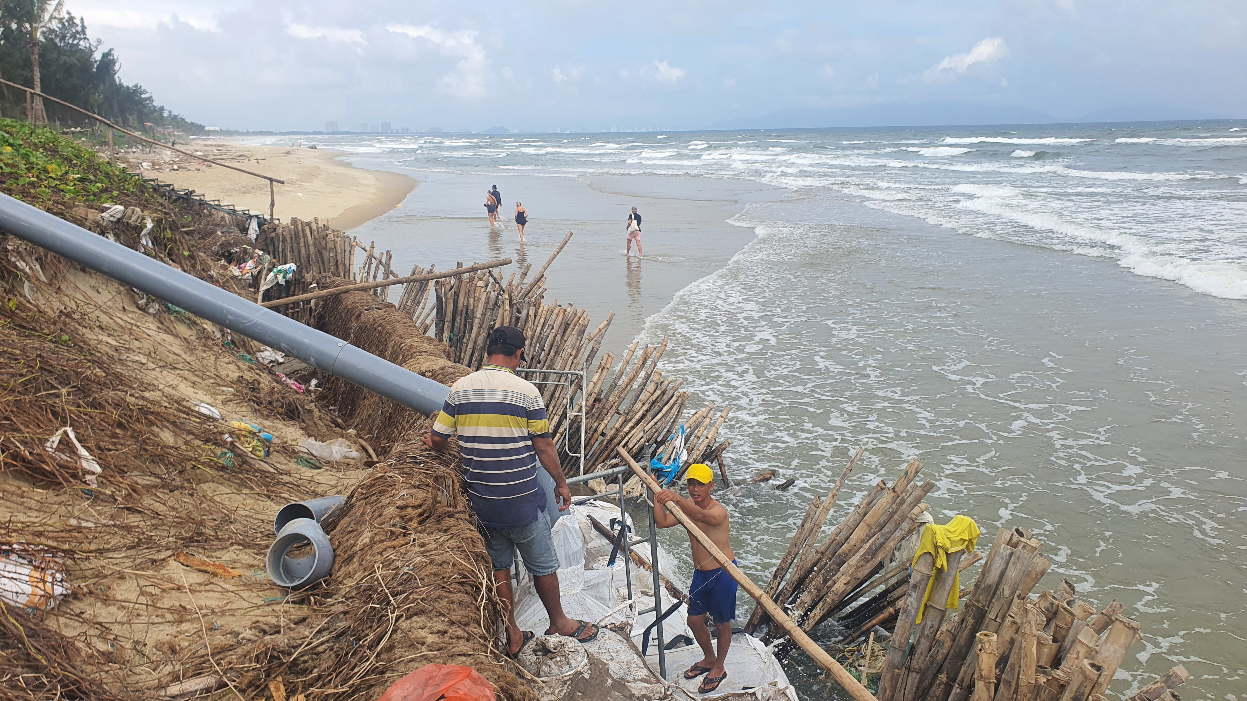 Hơn 200m bờ biển Hội An bị sóng đánh tan hoang, Quảng Nam chỉ đạo 'nóng'