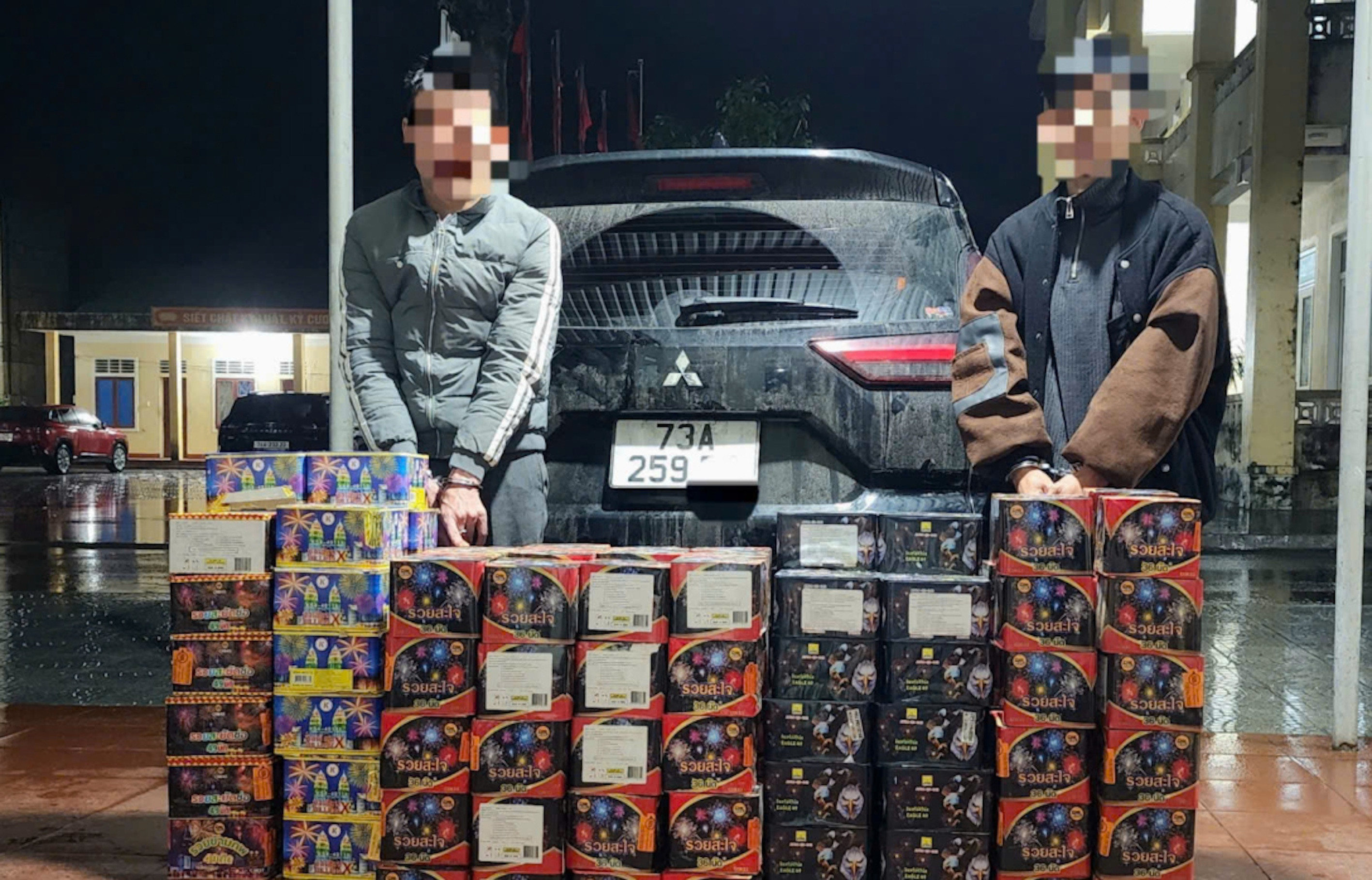 Công an Quảng Trị xuyên đêm bắt ba kẻ vận chuyển ma tuý, pháo lậu