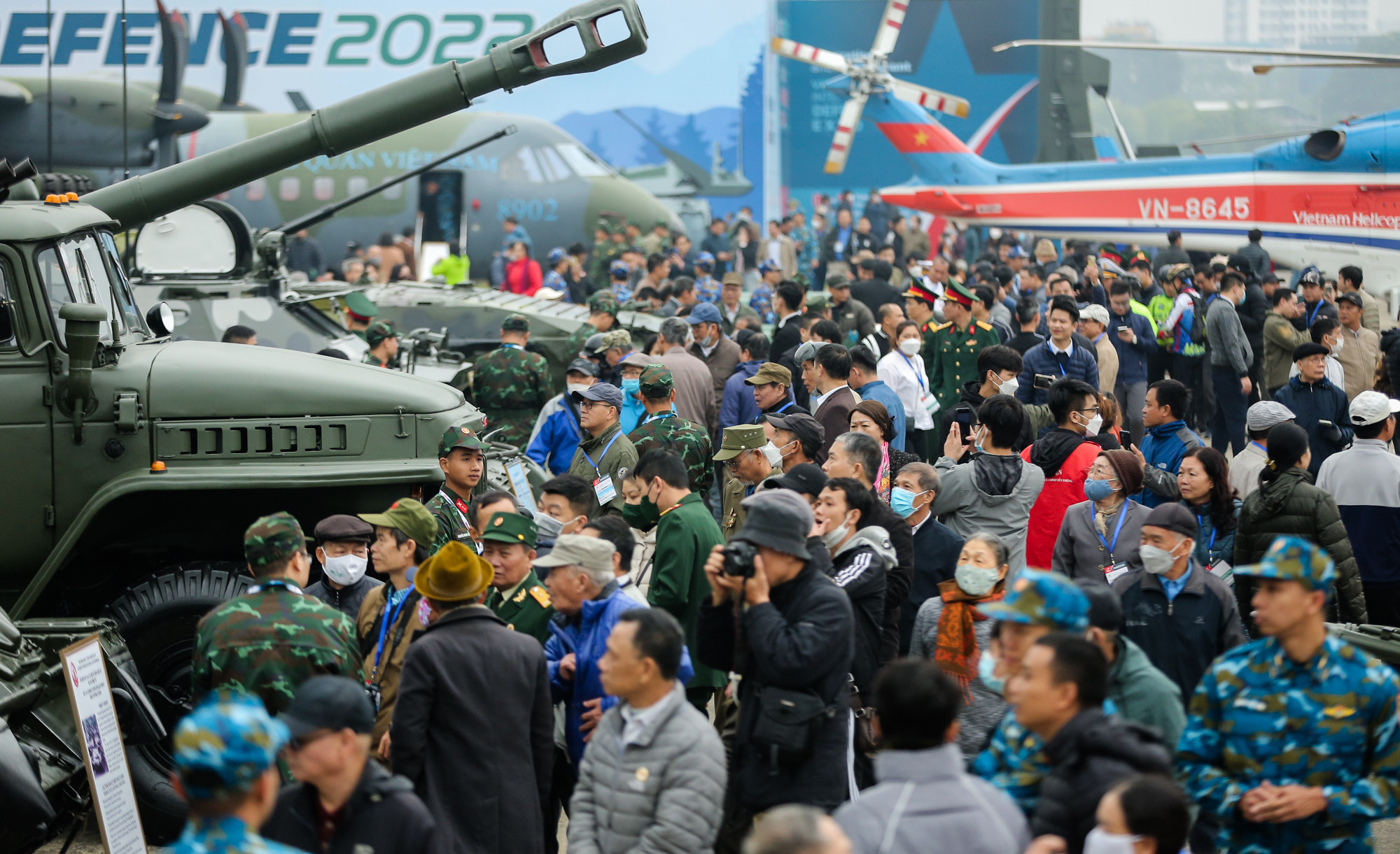 Người dân có thể vào tham quan triển lãm quốc phòng từ sáng 21/12