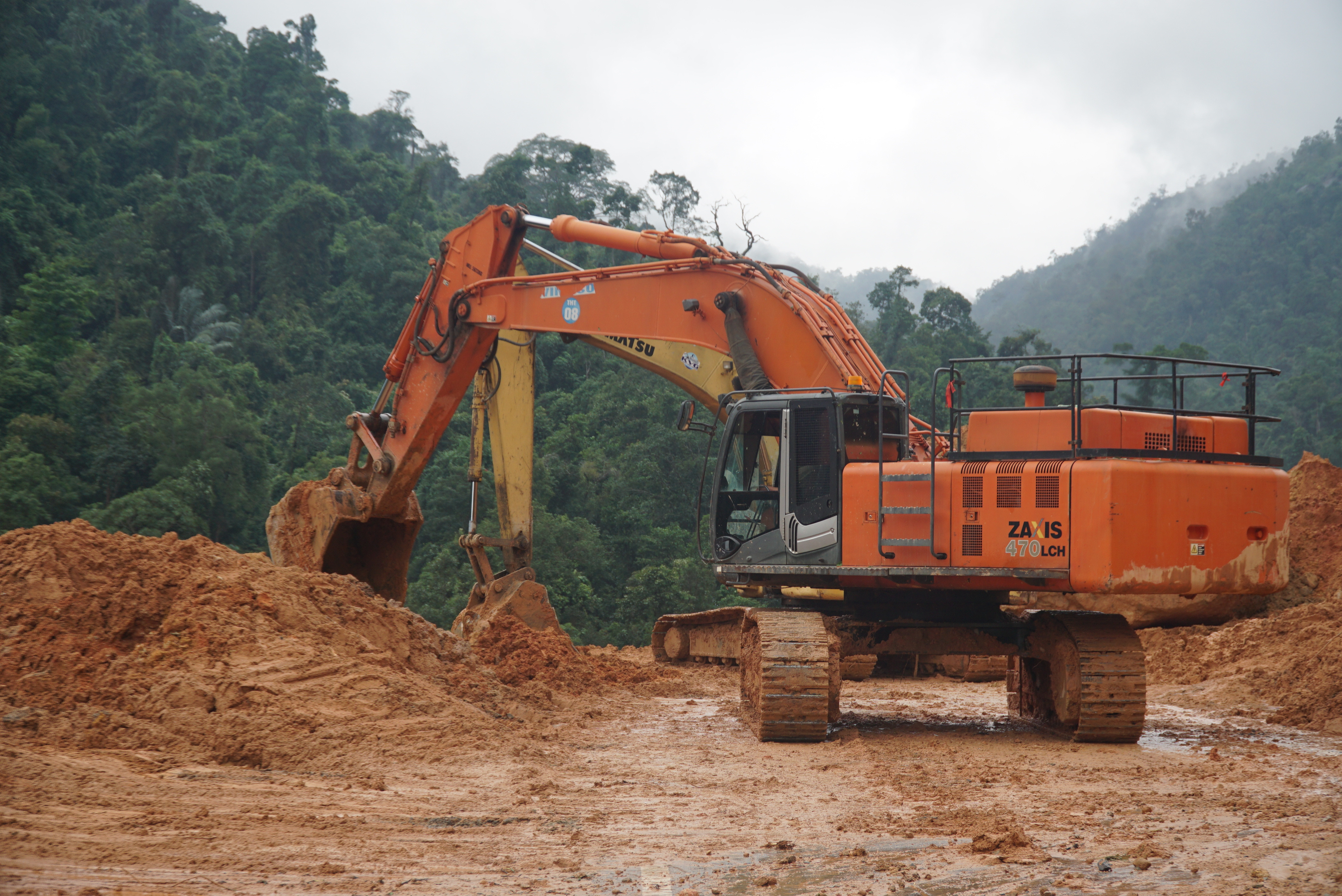Sạt lở đèo Khánh Lê chưa dứt, giao thông Nha Trang- Đà Lạt tê liệt đến khi nào? 