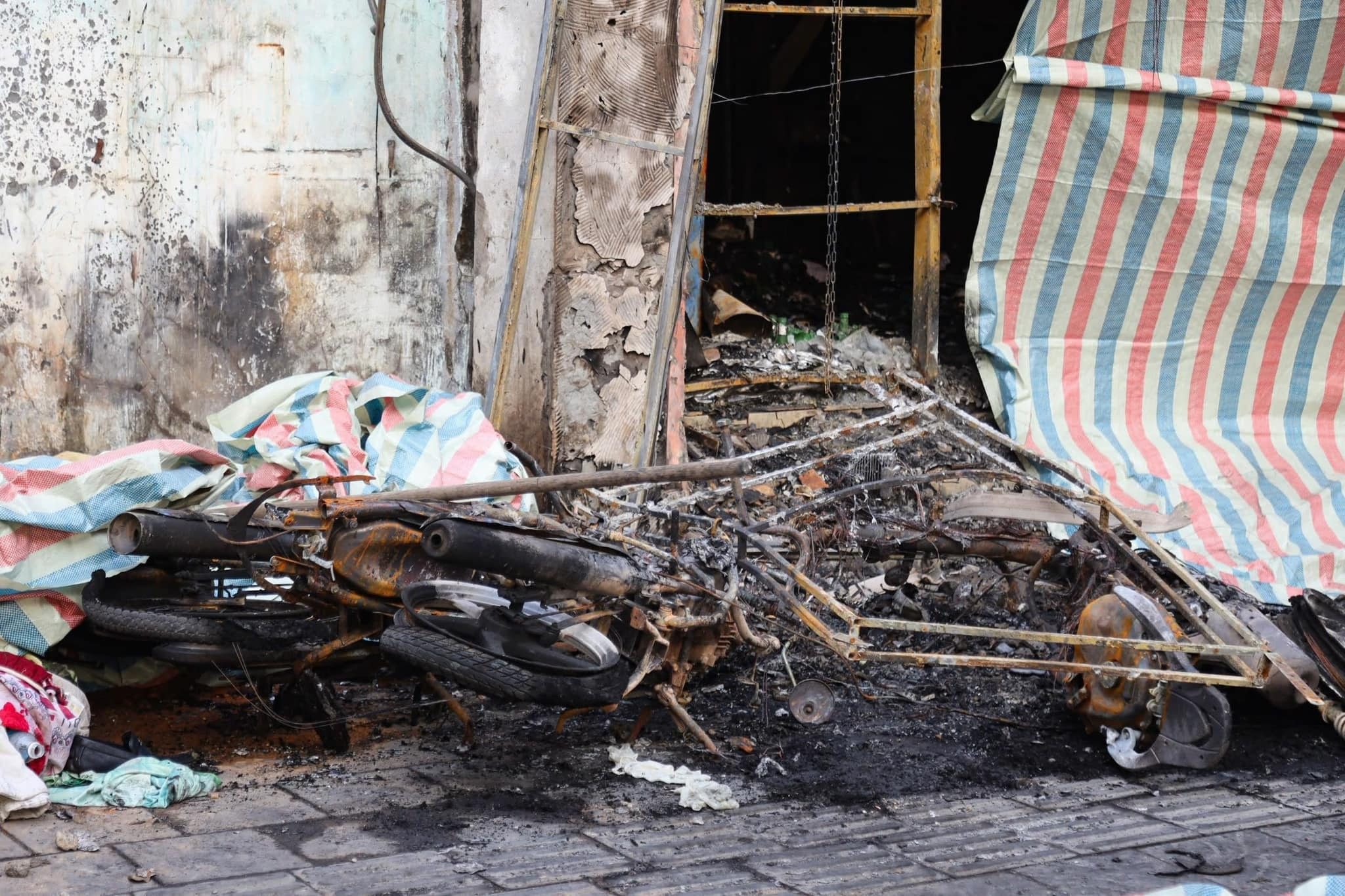 Cháy quán cà phê, 11 người thiệt mạng: Xác định danh tính 3 nạn nhân