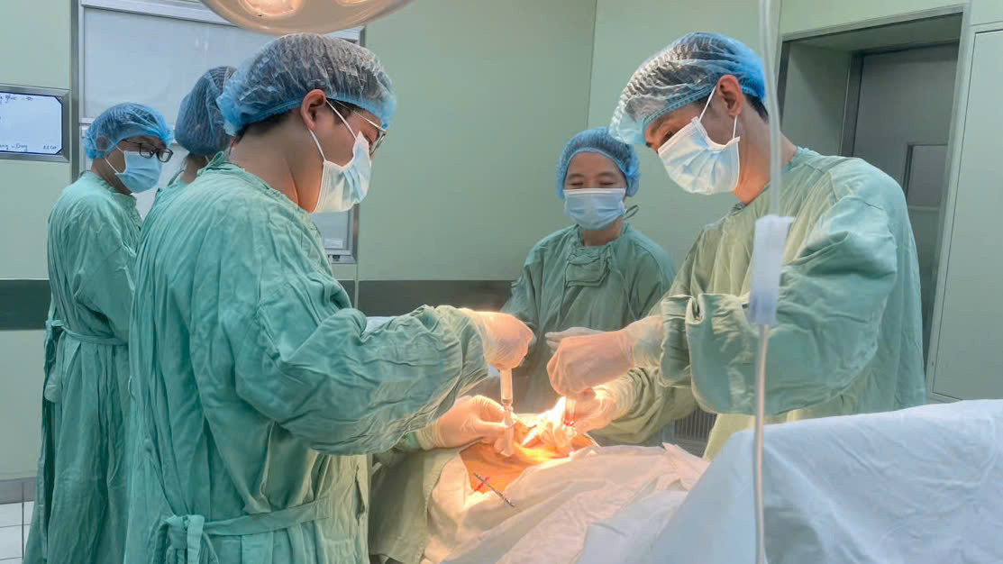 Ghép tủy đồng loại cứu sống 2 bệnh nhi bị tan máu bẩm sinh 