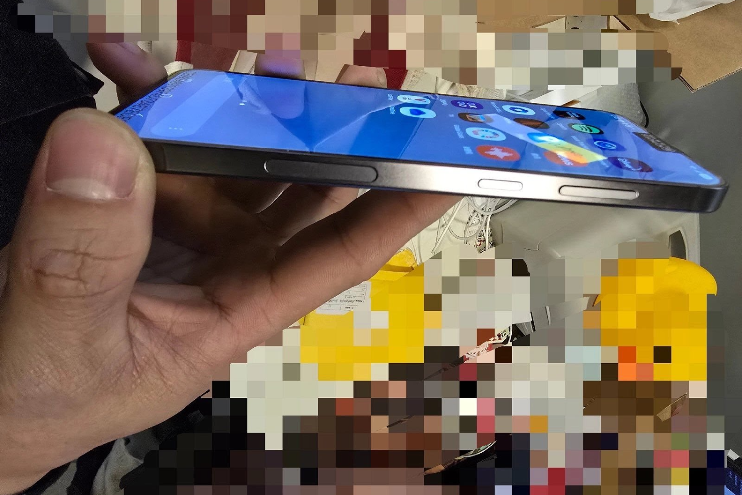 Samsung Galaxy S25 Plus lộ ảnh thực tế, không khác nhiều bản tiền nhiệm