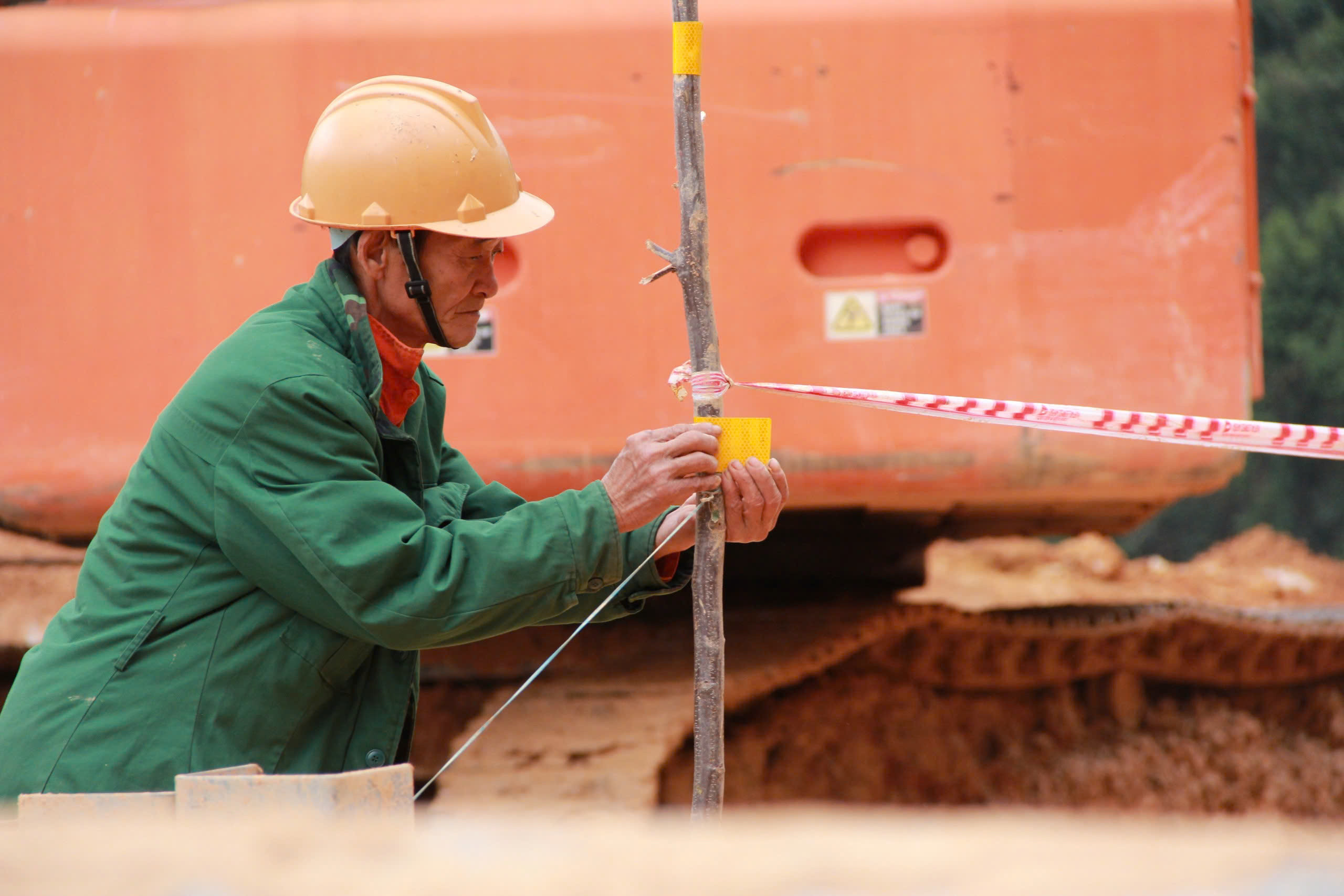 Khánh Hoà đề nghị khen thưởng lực lượng trắng đêm khắc phục sạt lở đèo Khánh Lê 