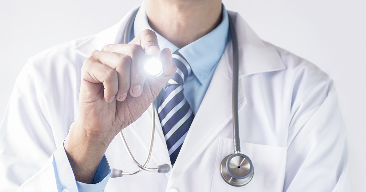 Cậu bé 12 tuổi mắc kẹt thiết bị tai nghe trong mũi suốt 7 năm