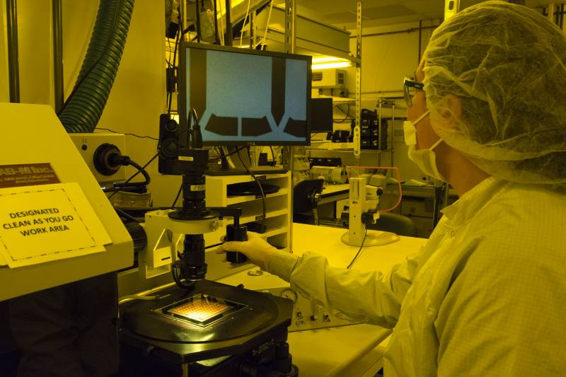 Nga phát triển máy quang khắc giá rẻ, quyết cạnh tranh với ASML