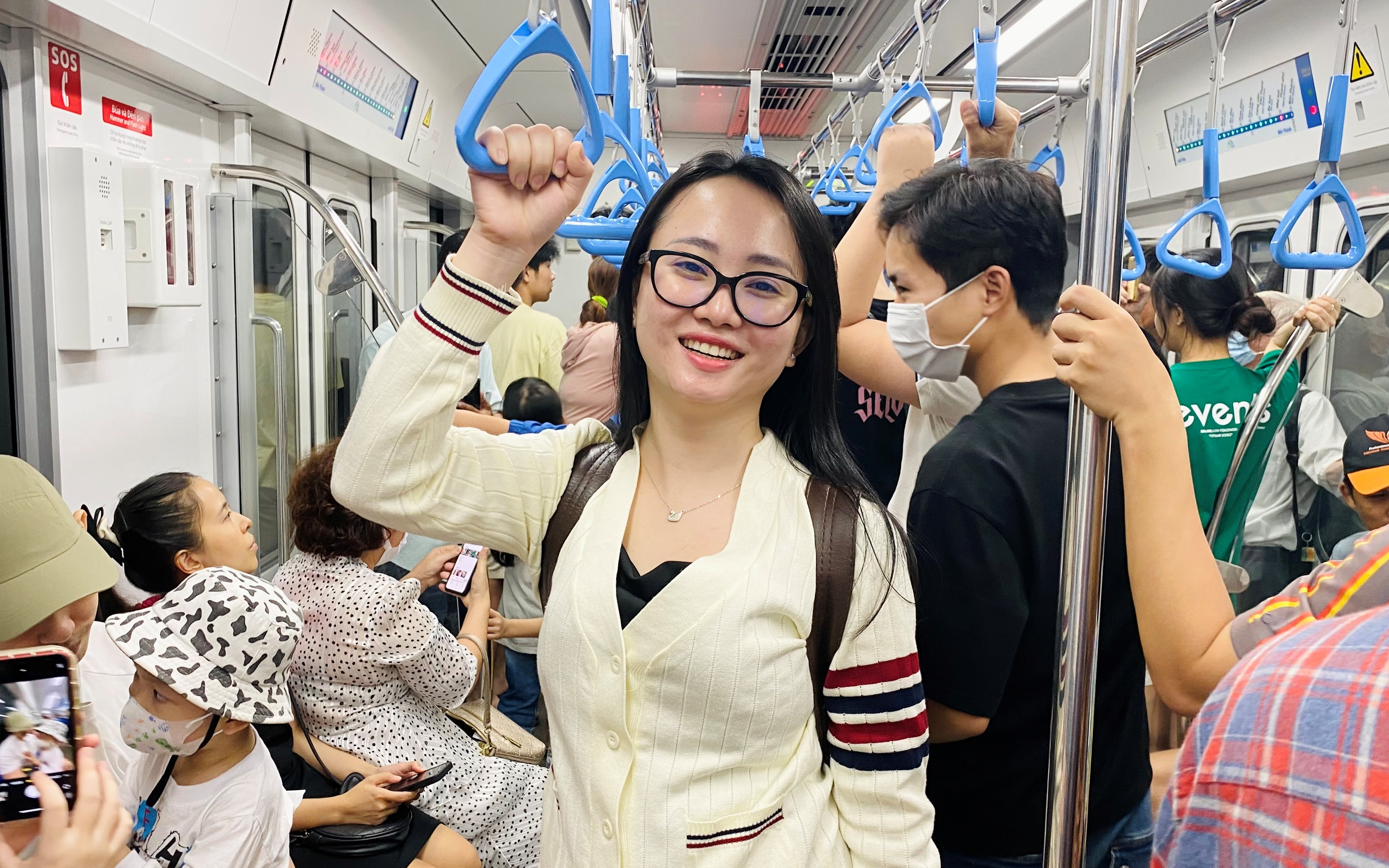 Một ngày đi làm bằng tuyến Metro số 1 Bến Thành - Suối Tiên