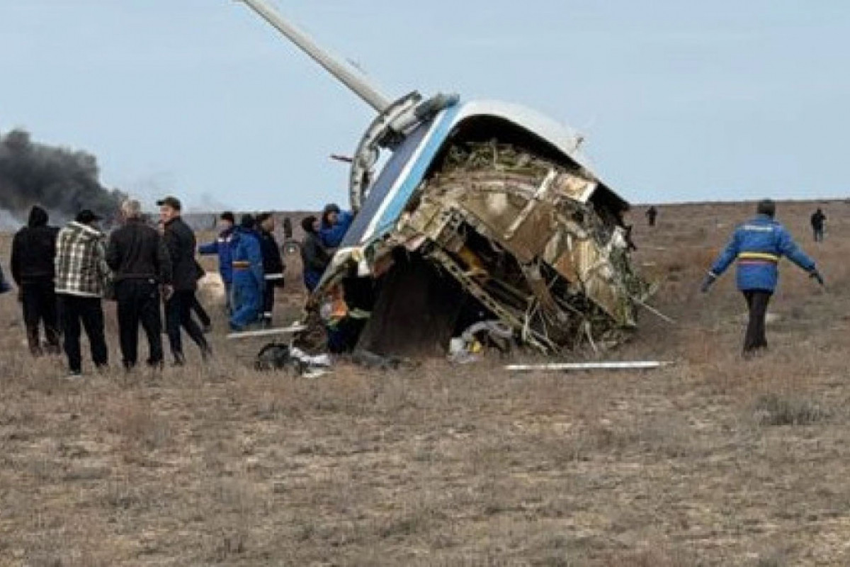 Máy bay chở 67 khách lao xuống đất nổ tung ở Kazakhstan