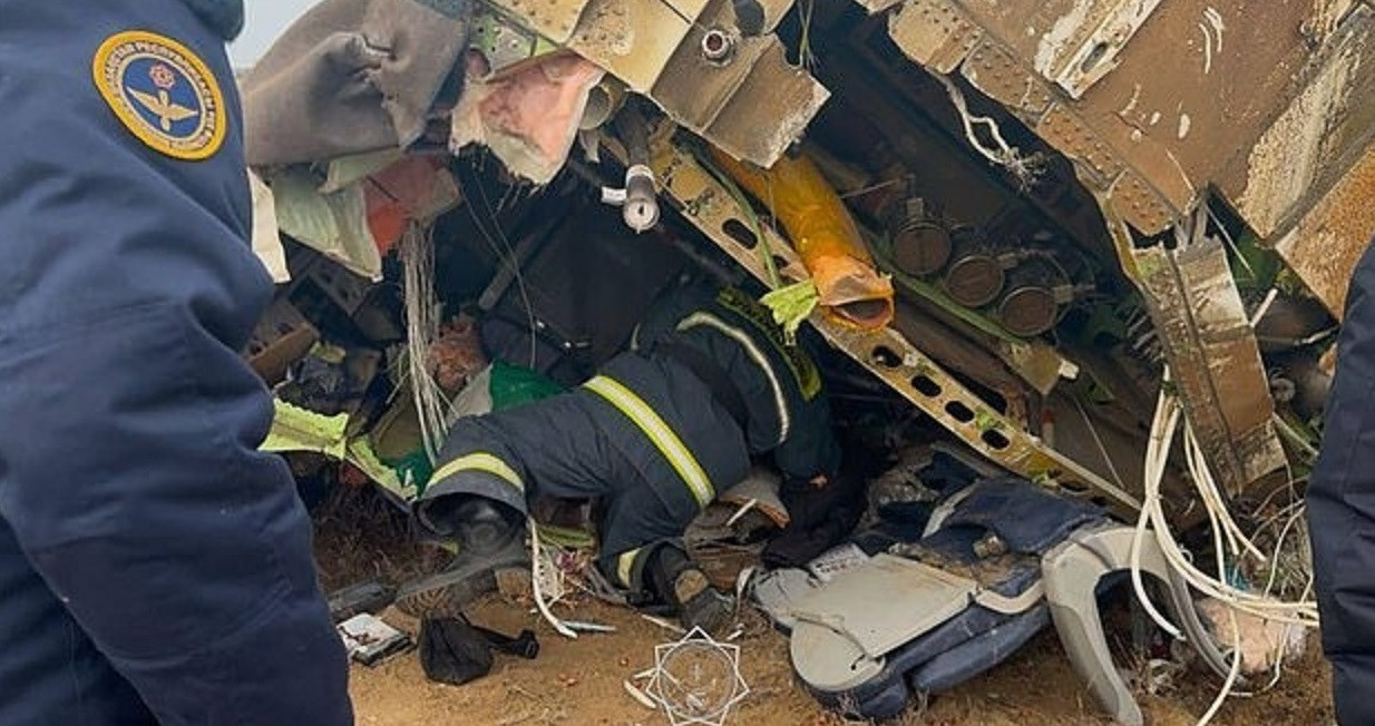 Hình ảnh đầu tiên bên trong khoang khi máy bay Azerbaijan gặp nạn 