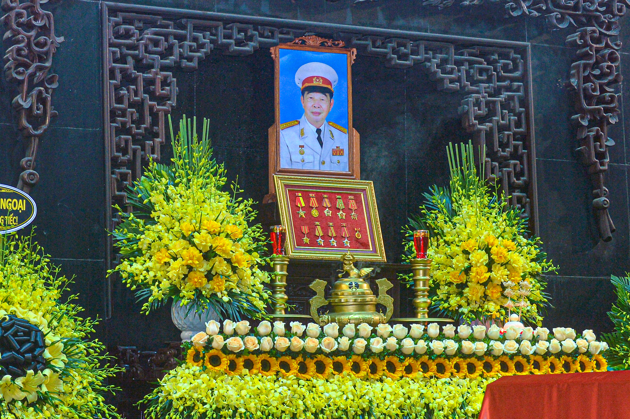 Cử hành trọng thể lễ tang Đại tướng Nguyễn Quyết