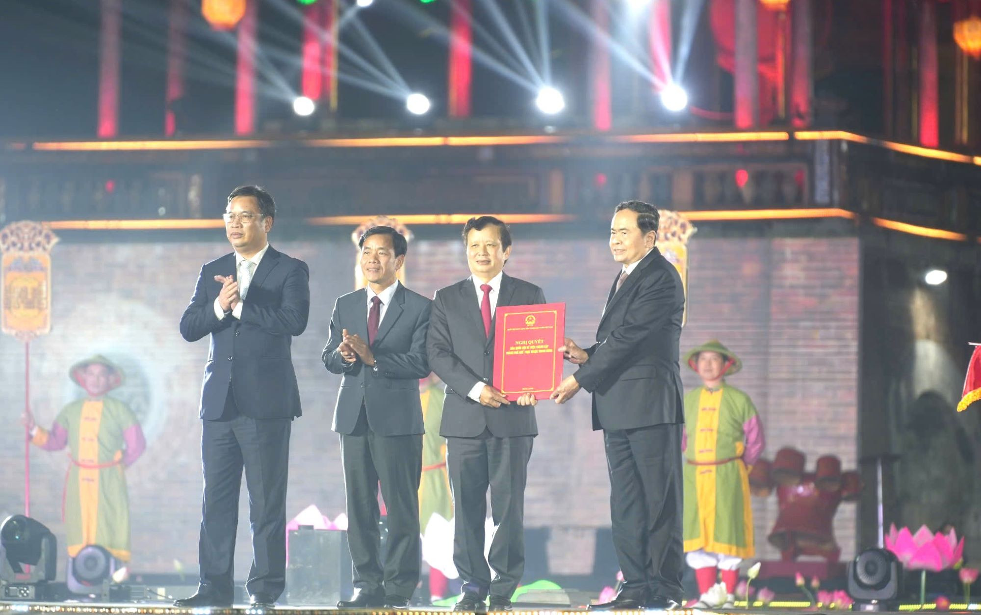 Chủ tịch Quốc hội: Huế phải đột phá để trở thành thành phố bình yên, đáng sống