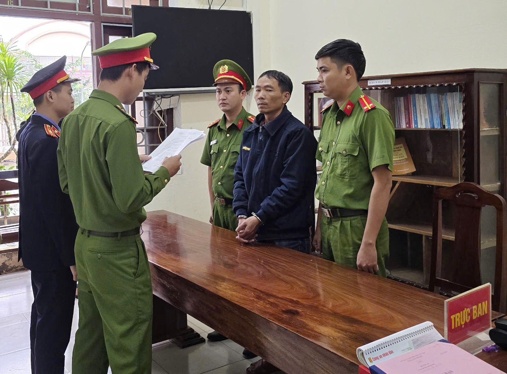 Bắt kẻ đồi bại xâm hại bé gái 5 tuổi ở Quảng Nam