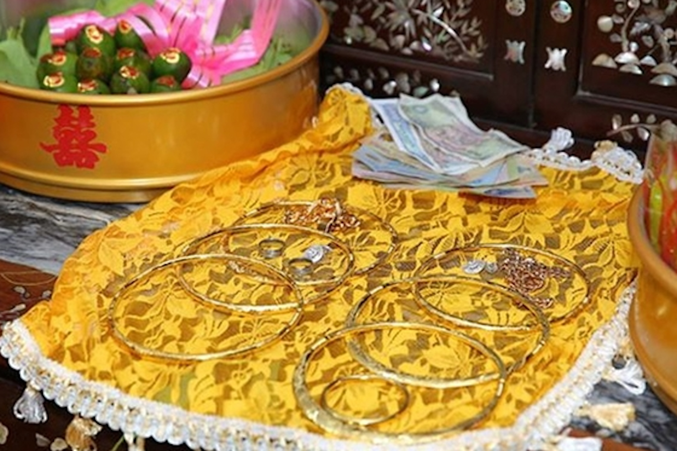 Nhà gái thách cưới quá cao có bị phạt?