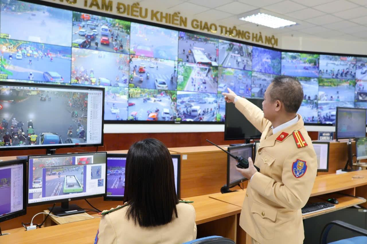 CSGT sẽ cho tài xế xem clip vượt đèn đỏ trước khi lập biên bản