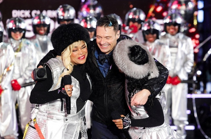 Mỹ: Đội mưa đón năm mới ở quảng trường Thời Đại