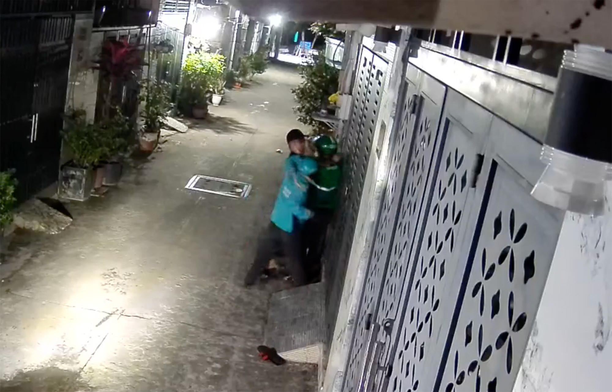 Xác minh vụ tài xế công nghệ đánh, ném pháo nổ vào người khác ở TP.HCM