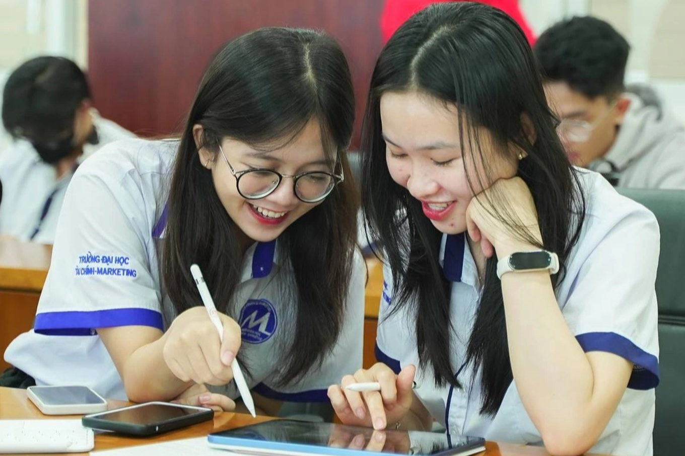 Một trường xét tuyển đại học bắt buộc phải có môn Toán