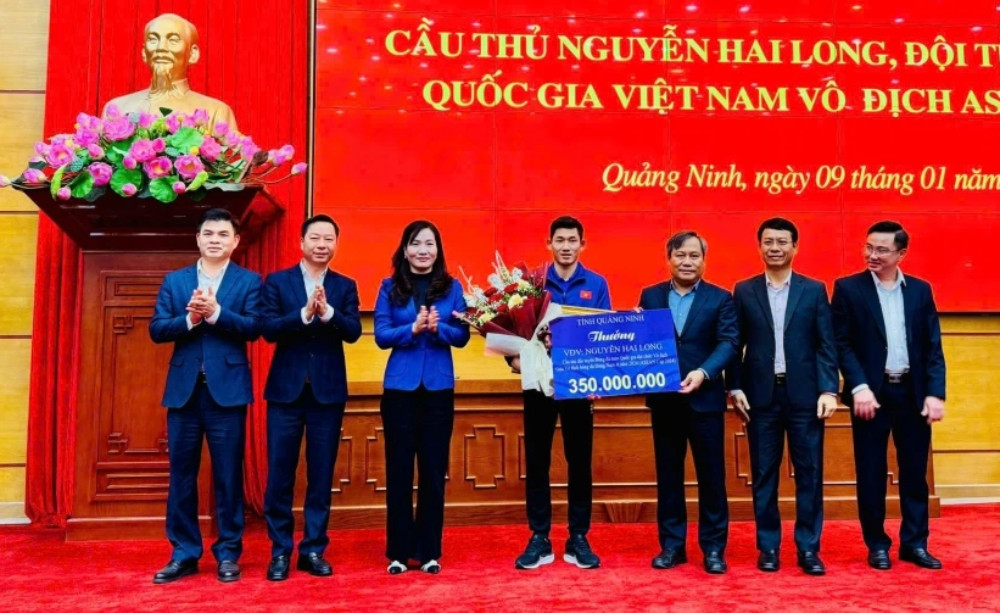 Quảng Ninh khen thưởng tiền vệ Hai Long gần 500 triệu đồng