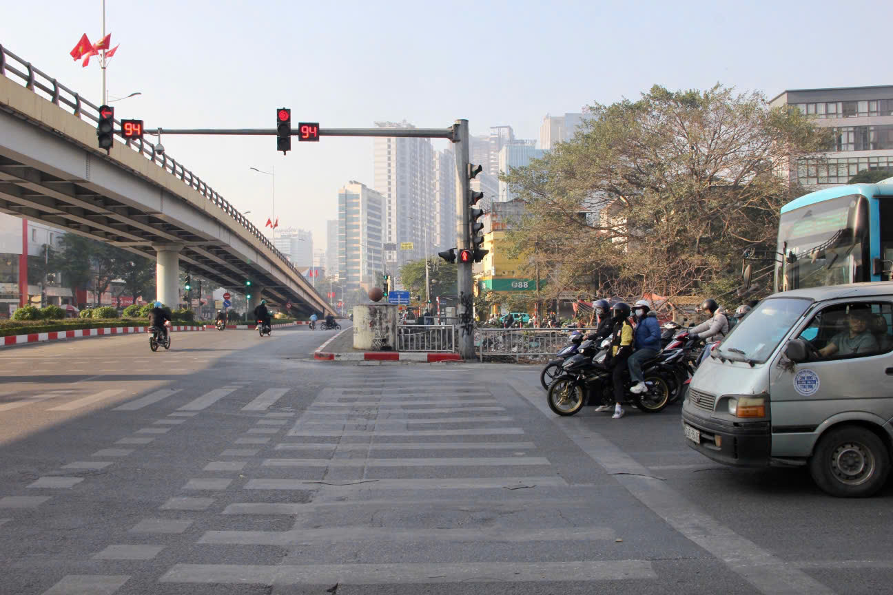 Sở GTVT Hà Nội lý giải đèn đỏ dài 2 phút nhưng đèn xanh chỉ 20 giây